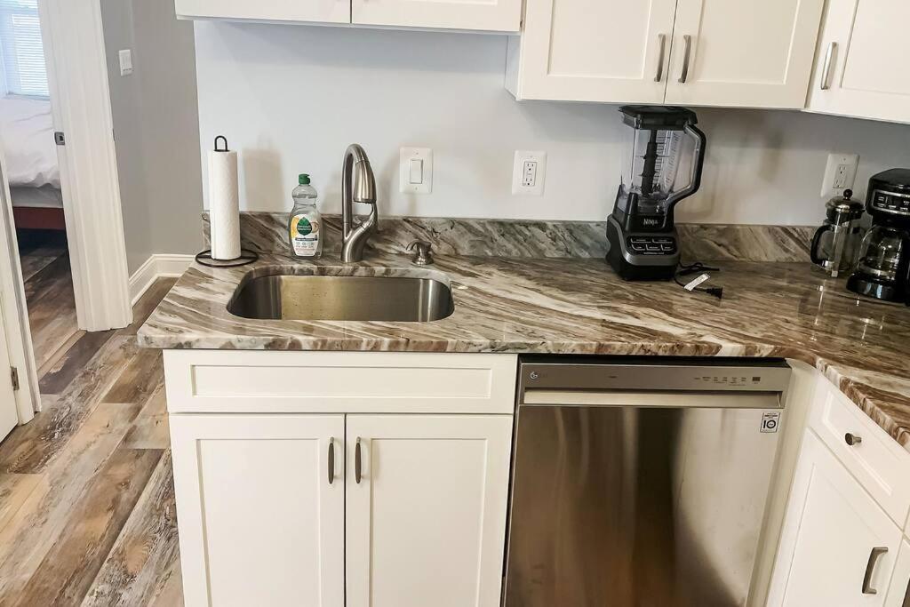 בלטימור Cozy Modern Apt In The Heart Of Fells Point! מראה חיצוני תמונה